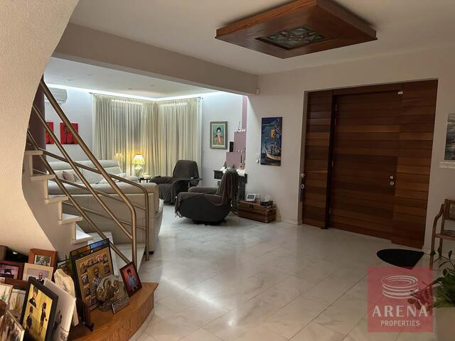 detachedHouse-16-4-BED-VILLA-IN-LARNACA-8978.jpg