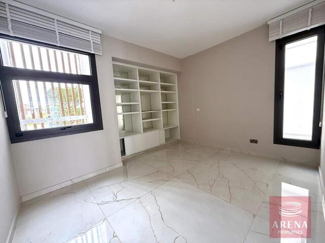 detachedHouse-6a6ca4c13647d-1.jpg