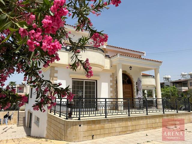 detachedHouse-1-VILLA-DEKELIA-8254.jpg