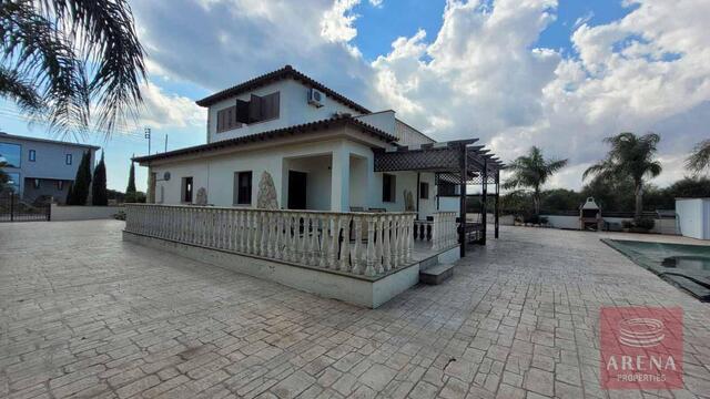 detachedHouse-1-5-Bed-villa-in-Paralimni-5841.jpeg