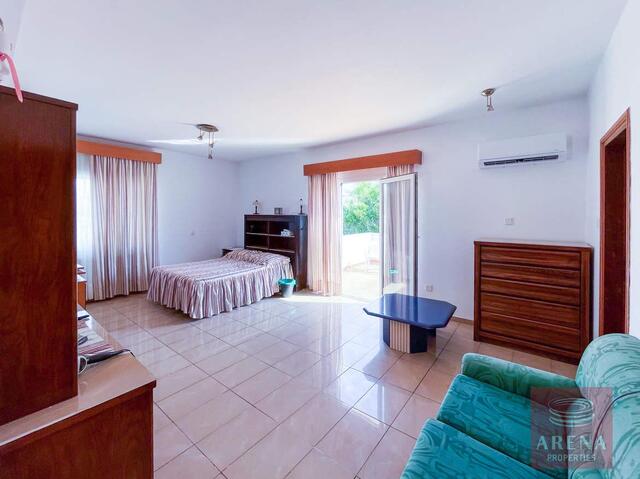 Luxury 6 Bed-Villa For Sale In Ayia Napa – photo 34