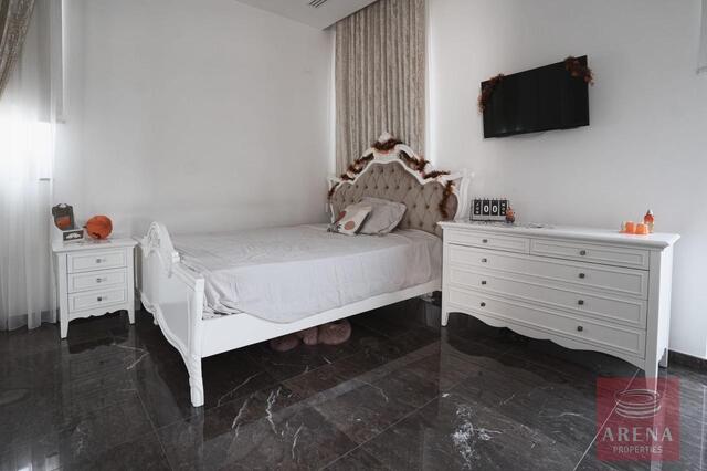 detachedHouse-69aab23e7f5eb-1.jpg