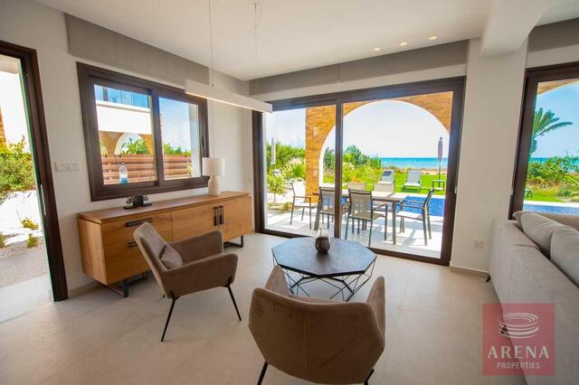Luxury 5-Bedroom Seafront Villa in Ayia Thekla – photo 12