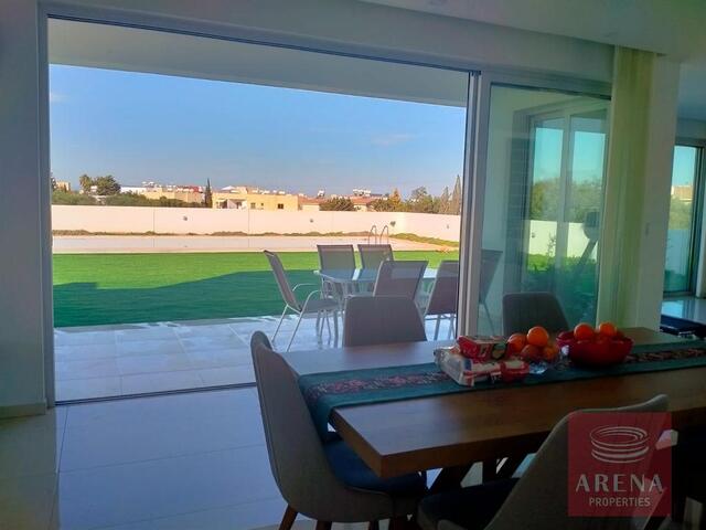 detachedHouse-9-4-bed-villa-paralimni-7492.jpg