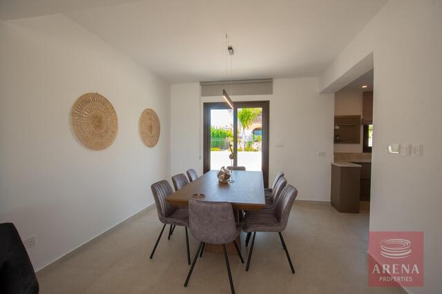 Luxury 5-Bedroom Seafront Villa in Ayia Thekla – photo 15