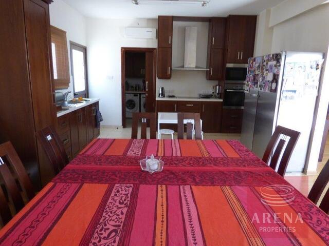 detachedHouse-11-5-BED-HOUSE-IN-ARADIPPOU-6180.jpg