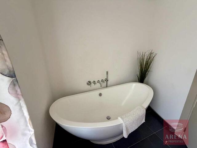 detachedHouse-6a16a06024f3e-4.jpg