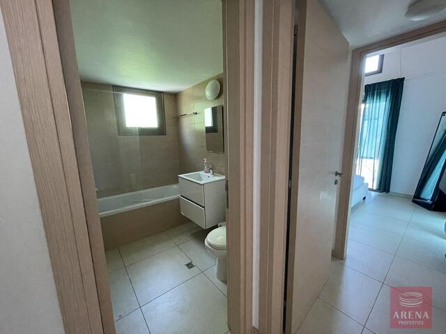 bungalow-18-SHARED-BATHROOM.jpg