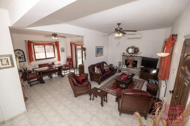 4-Bedroom Villa in the Pernera Area of Protaras – photo 7