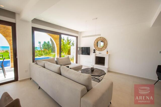 Luxury 5-Bedroom Seafront Villa in Ayia Thekla – photo 8