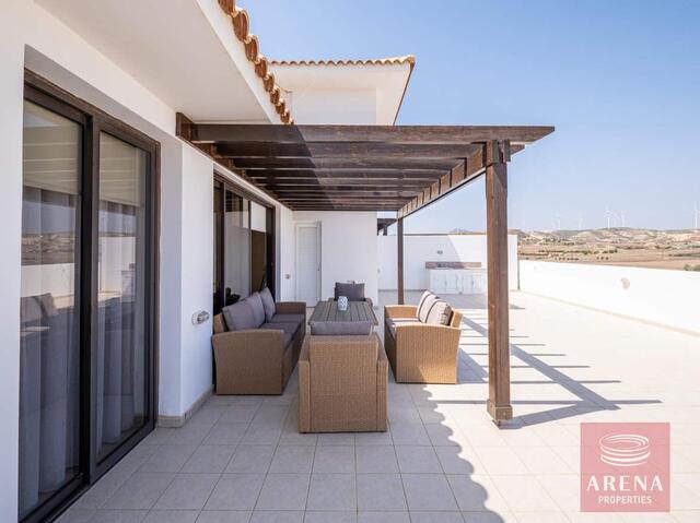 Modern 2-Bedroom Penthouse for Rent | Pool & Gym | Tersefanou – photo 3