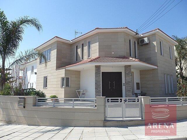 detachedHouse-3069-villa-for-sale.jpg
