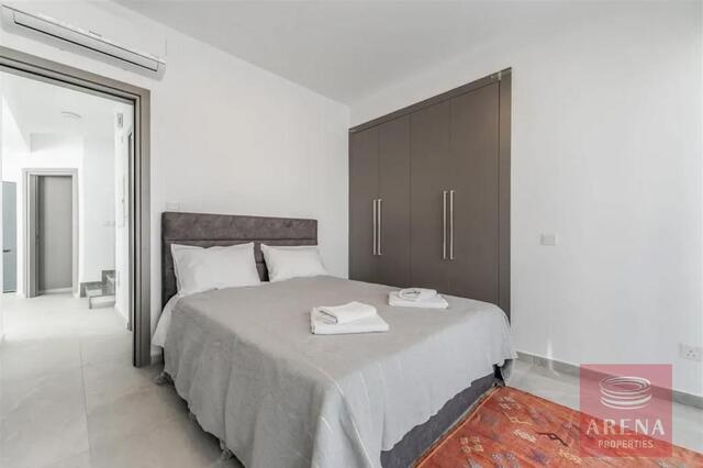 detachedHouse-6a3e7d5f541f1.jpg