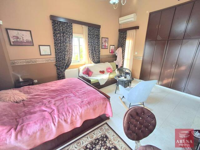 detachedHouse-36-5-BED-VILLA-LIVADIA-9182-6.jpg