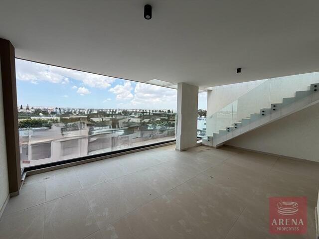 penthouse-6a13f280eb469-5.jpg