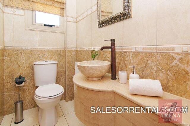 detachedHouse-13-6-BED-villa-in-paralimni-5449.jpeg