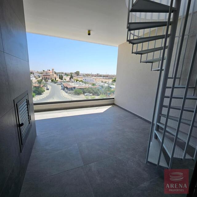 penthouse-1-APT-IN-LARNACA-8160-8-1.jpg
