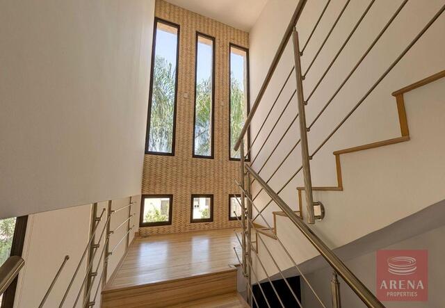 Elegant Four-Bedroom Villa in Livadia – photo 13