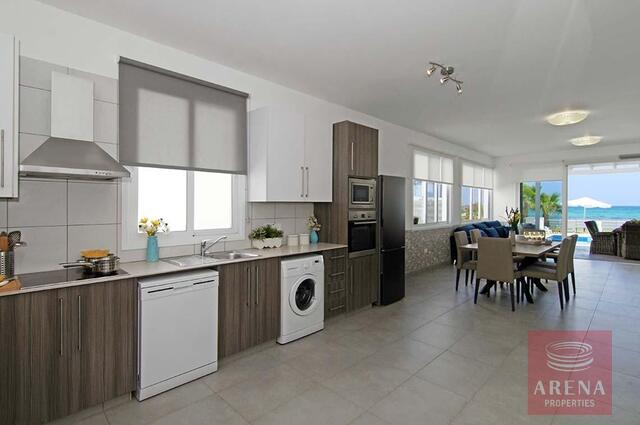3 Bed Seafront Villa in Ayia Thekla – photo 6