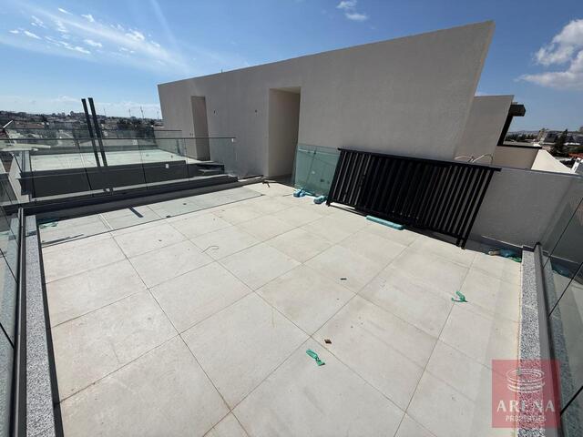 2-Bedroom Penthouse with Roof Garden in Aradippou for Sale – photo 4