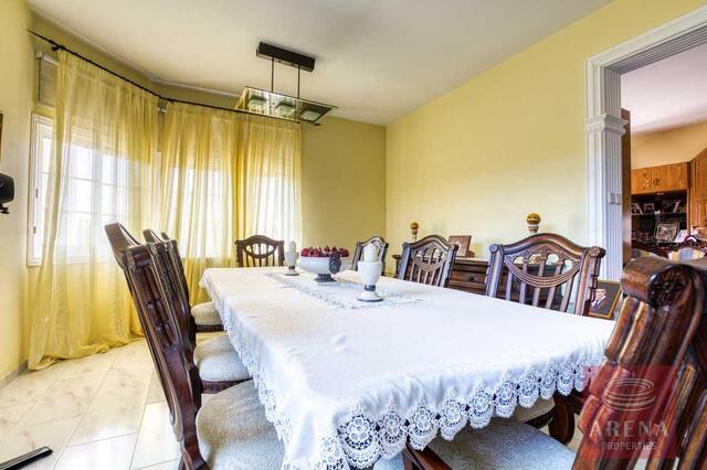 detachedHouse-12-4-bed-villa-in-paralimni-8431.jpg
