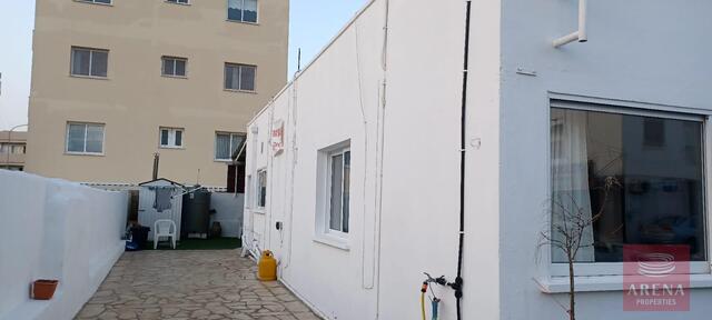 bungalow-4-2-bed-bungalow-in-derynia-6062.jpg