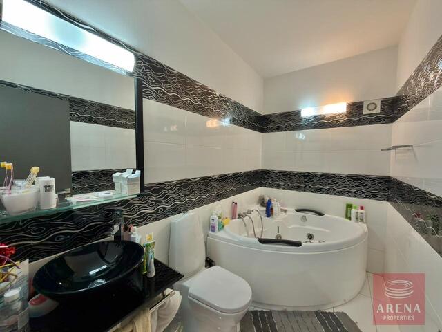 detachedHouse-6a71b907de2a9.jpg