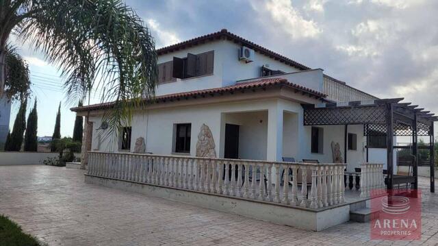 detachedHouse-3-5-Bed-villa-in-Paralimni-5841.jpeg