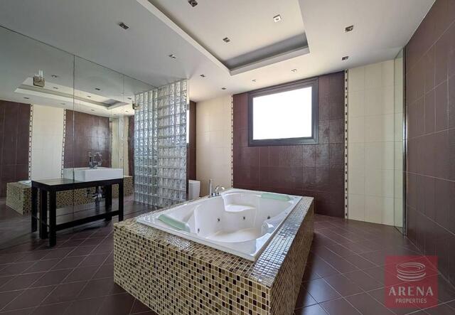 detachedHouse-6a7d724330bcb-2.jpg