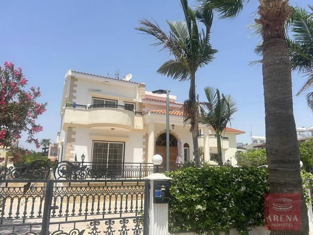 detachedHouse-3-VILLA-DEKELIA-8254.jpg