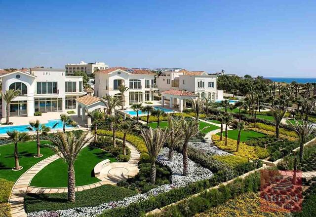 6 Bed Villa in Pervolia – photo 2