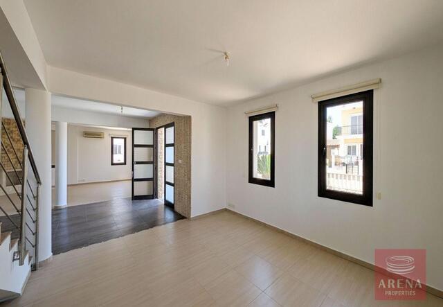 Elegant Four-Bedroom Villa in Livadia – photo 8