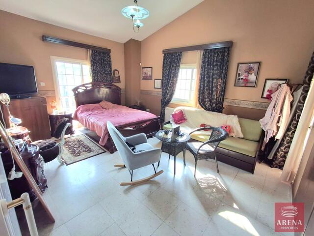 detachedHouse-35-5-BED-VILLA-LIVADIA-9182-6.jpg