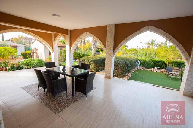 detachedHouse-7-5-bed-villa-in-Pervolia-6045.jpg