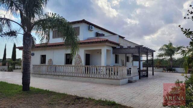 detachedHouse-2-5-Bed-villa-in-Paralimni-5841.jpeg