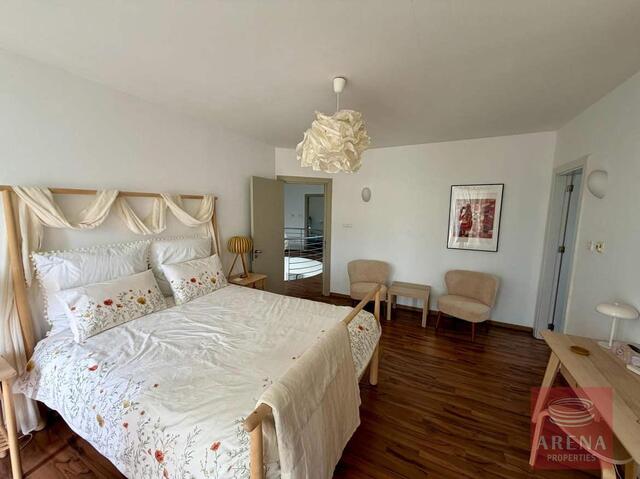 detachedHouse-6a16a06002c6c-4.jpg