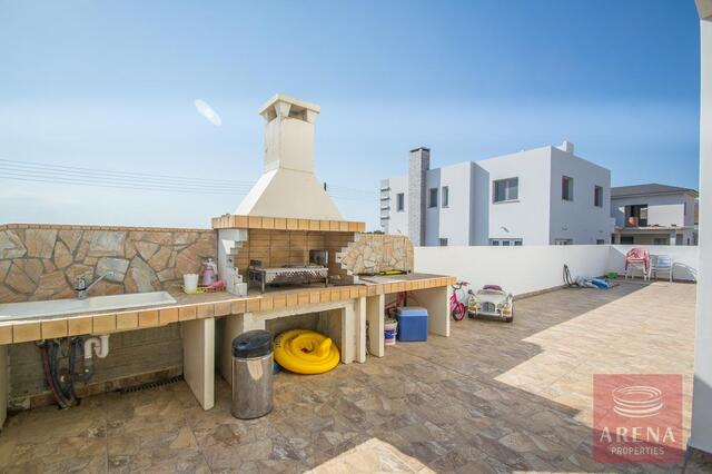 detachedHouse-3-villa-4bed-frenaros-3932-1.jpg