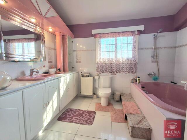 detachedHouse-34-5-BED-VILLA-LIVADIA-9182-6.jpg