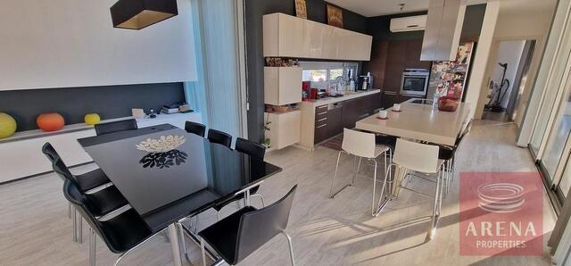 bungalow-69c1537965e25.jpg