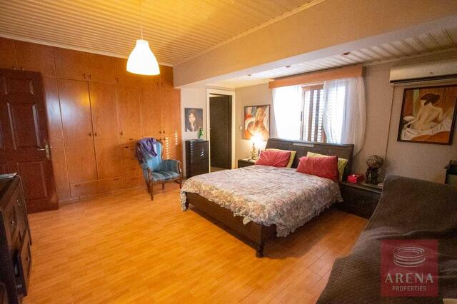 detachedHouse-29-5-bed-villa-in-Pervolia-6045.jpg