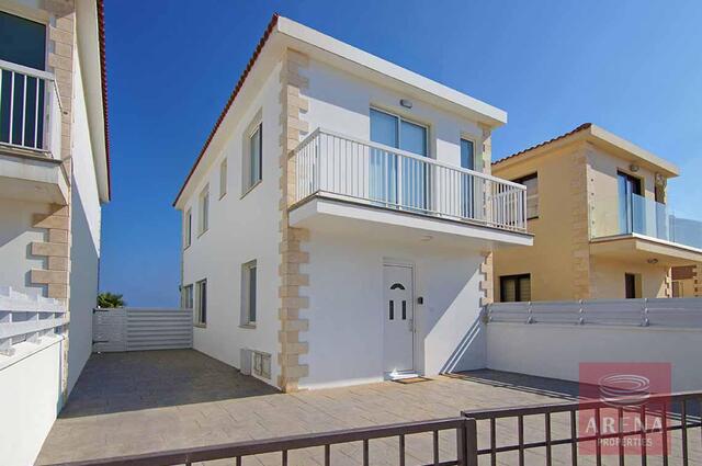 3 Bed Seafront Villa in Ayia Thekla – photo 2
