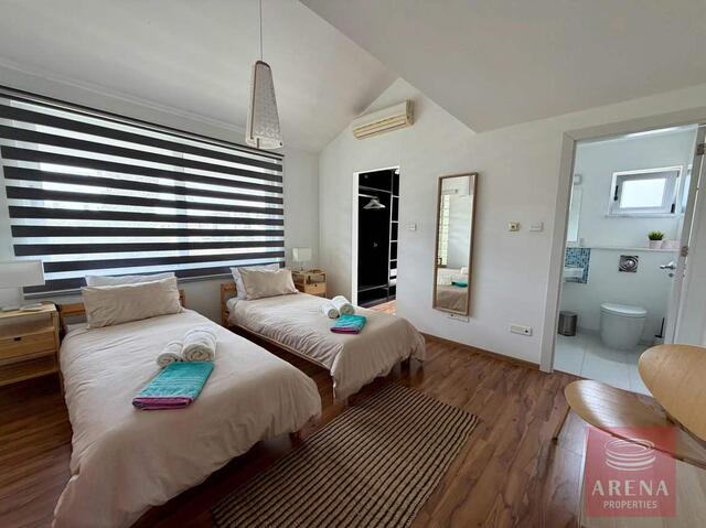 detachedHouse-6a16a05fee6d9-4.jpg