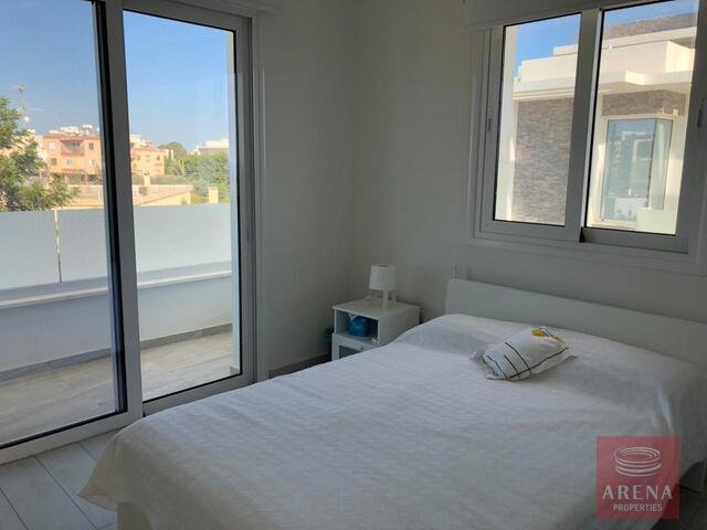 detachedHouse-19-4-BED-VILLA-IN-PARALIMNI-7728.jpg