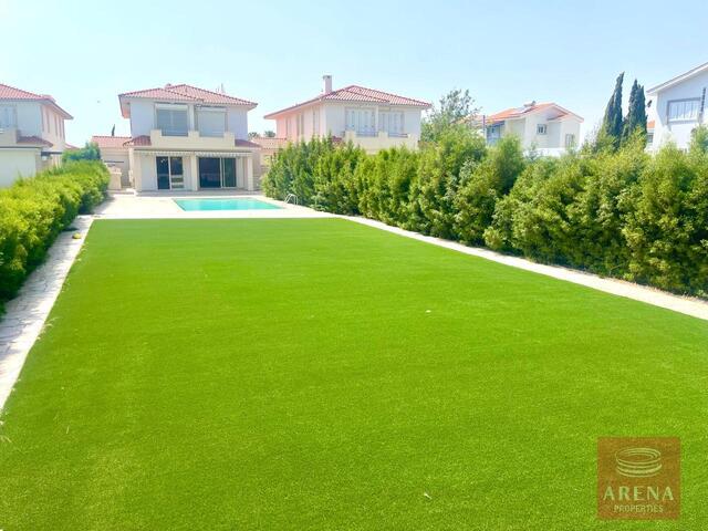 5 Bed Villa in Pervolia – photo 1
