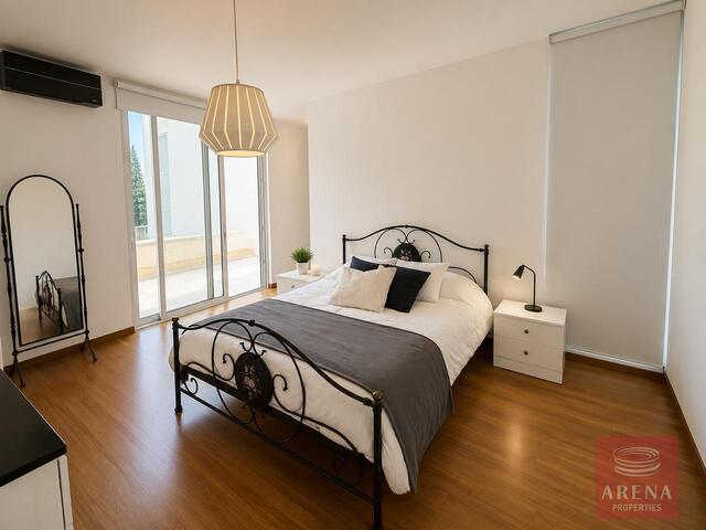 detachedHouse-6a26ac820f175.jpg