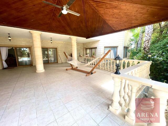 detachedHouse-17-5-bed-villa-in-Alethriko-7500.jpeg