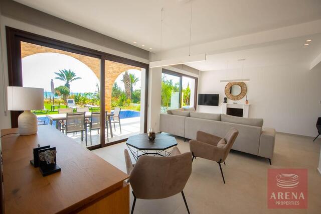 Luxury 5-Bedroom Seafront Villa in Ayia Thekla – photo 11