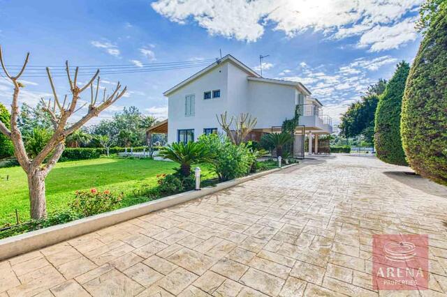 6 Bed Villa in Protaras – photo 1
