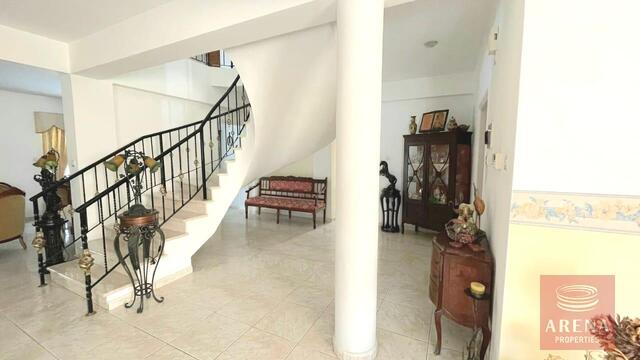 detachedHouse-10-VILLA-IN-ANAFOTIDA-9094.jpg
