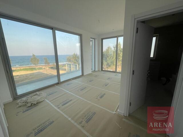 detachedHouse-14-SEAFRONT-VILLA-IN-AYIA-TRIADA-6597.jpeg